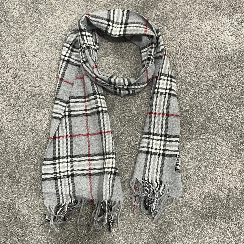 V.FRAAS Gray Plaid Scarf - Picture 1 of 2
